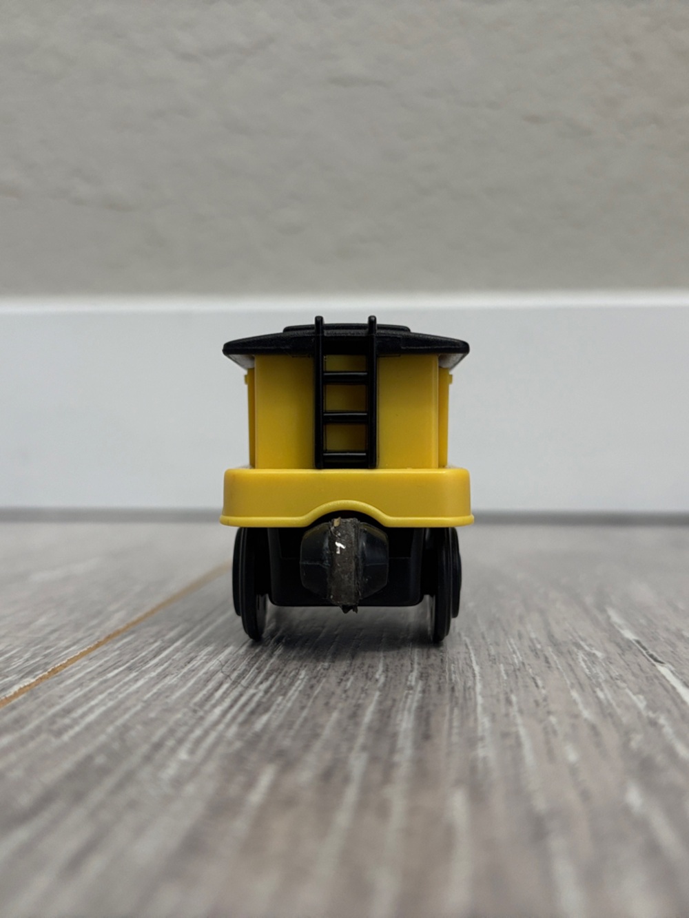 Fill Em Up Box Car by Lionel - Picture 4 of 9